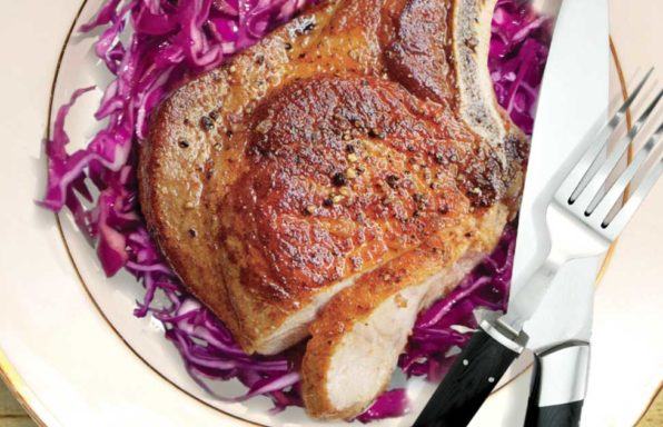 Chuletas de cerdo con col ~ Pork chops with Cabbage